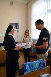 Сестра монахиня, протягом місяця відвідувала військовослужбовців та поренних.(ФОТО)